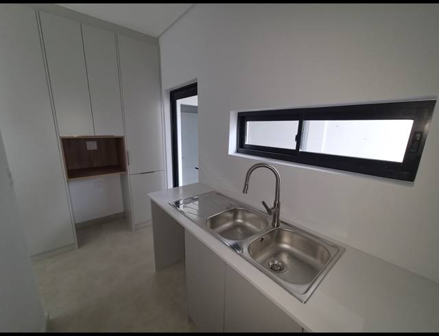 4 BEDROOM HOUSE FOR SALE IN SANDOWN